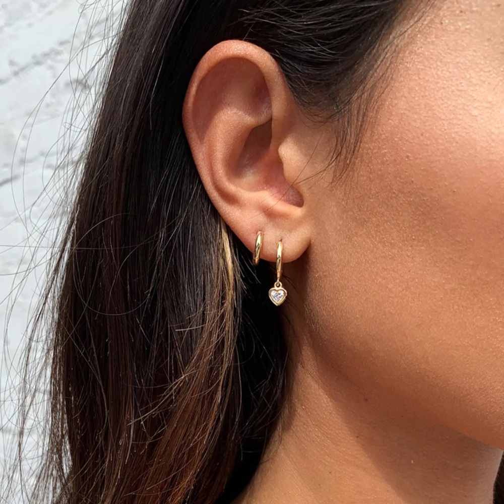 Alliciante 2 pairs! 14k gold heart huggie earrings and 14k gold bling Huggies.